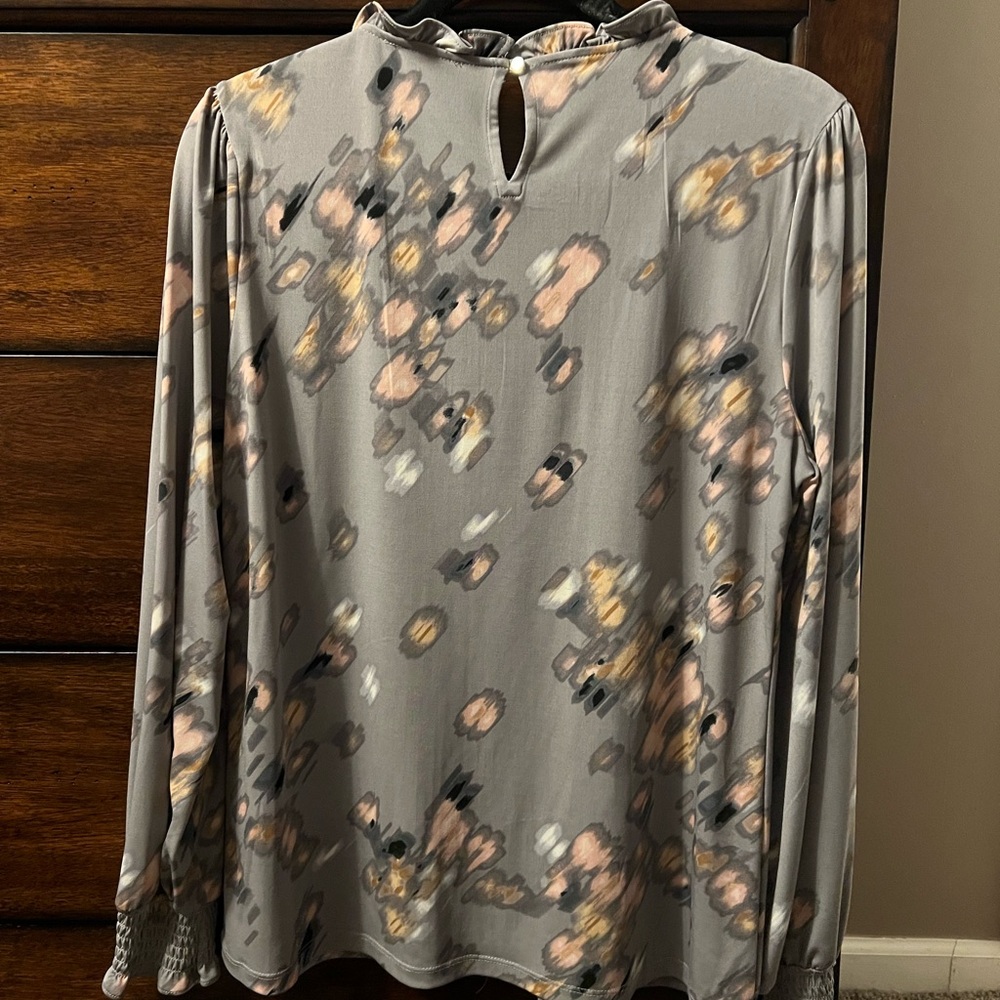 EUC Calvin Klein Women’s Long Sleeve Top with Ruffle Collar - Picture 5 of 8